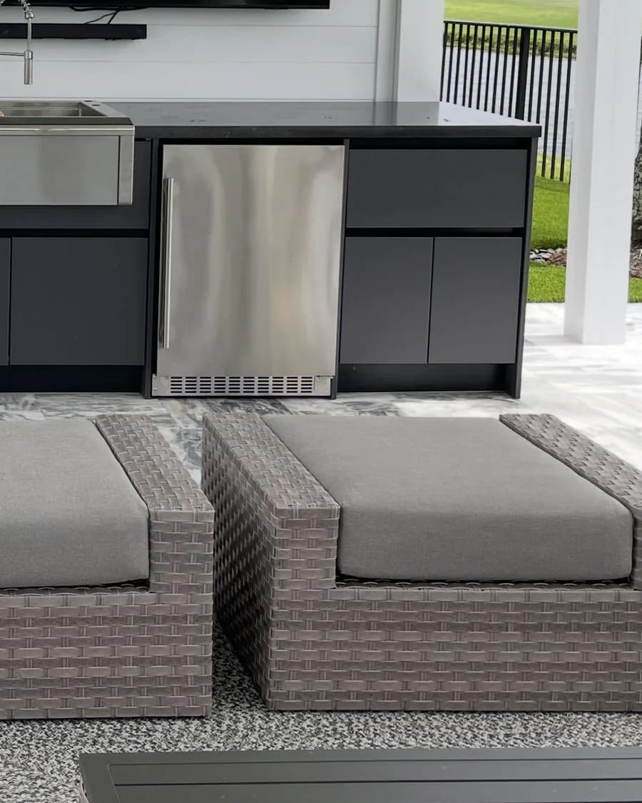 Cold and drawers on a LANDIIN outdoor kitchen design